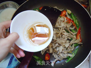 【双椒炒鸭肠】--沙拉也可以炒菜的做法步骤:9