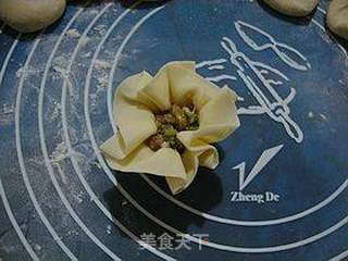 像花朵般漂亮-----【南瓜米香猪肉烧麦】的做法步骤:12