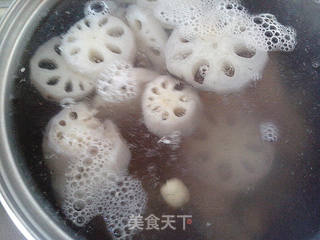 莲藕花生煲凤爪汤的做法步骤:6