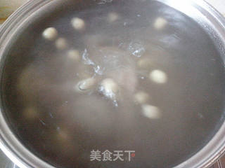 莲藕花生煲凤爪汤的做法步骤:7
