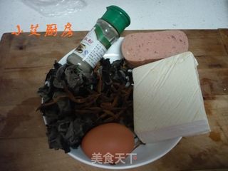 酸辣汤的做法步骤：1