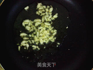蘑菇金枪鱼墨鱼汁意面的做法步骤:3