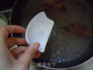 【五香拌牛筋】--美容.强身.生长发育三好选择的做法步骤:3