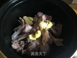 【虫草花啤酒鸭】的做法步骤:6