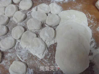 东北猪肉酸菜馅水饺的做法步骤：4