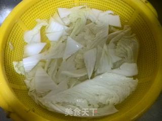 白菜冻豆腐粉丝汤的做法步骤:2