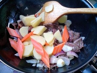 咖喱土豆牛肉的做法步骤:8