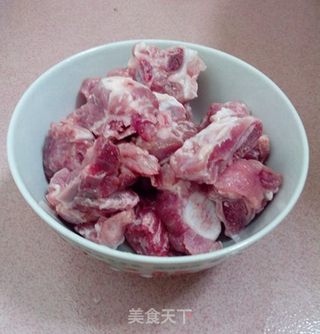 【冬日暖呼呼】排骨焖饭的做法步骤：1