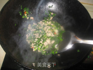 2分钟打造小宝宝超爱的下饭菜【蒜苗肉末】的做法步骤：7