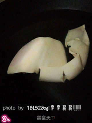 巧用豆浆机做省事Q弹润滑的肉皮冻的做法步骤:2