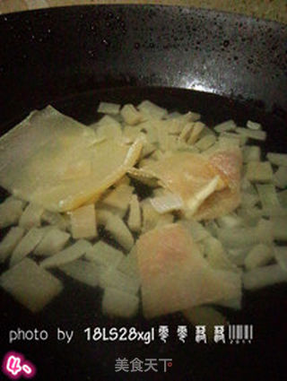 巧用豆浆机做省事Q弹润滑的肉皮冻的做法步骤:4