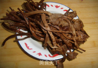 【茶树菇炖鸡腿】的做法步骤:2