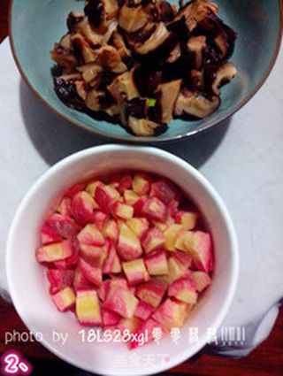 香菇排骨焖饭的做法步骤：2