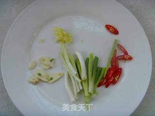 干香爽脆---干煸孜然花菜的做法步骤:2