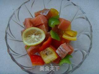 五彩缤纷---彩椒三文鱼的做法步骤:2