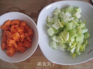 芹菜拌花生米的做法步骤:3