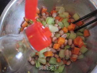 芹菜拌花生米的做法步骤:6