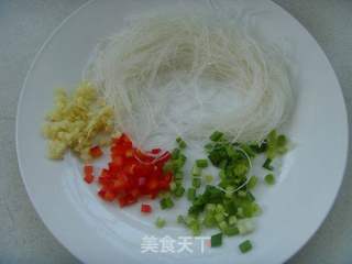 蒜蓉粉丝蒸扇贝的做法步骤:2
