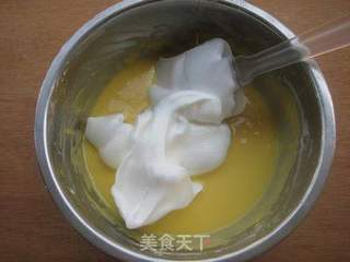 酸奶戚风蛋糕的做法步骤:7
