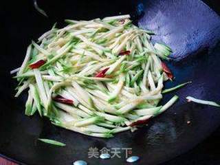 水腌菜炒云南小瓜的做法步骤：4