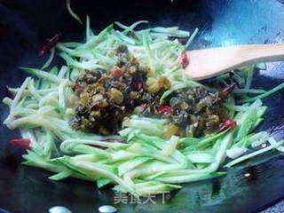 水腌菜炒云南小瓜的做法步骤：5