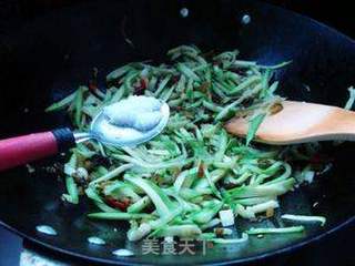 水腌菜炒云南小瓜的做法步骤：6