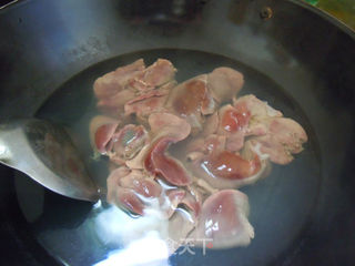 【香辣鸭肝】---补血明目的最佳菜肴的做法步骤:2
