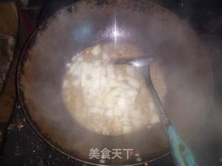 [处理剩饭的好办法]洋葱肉丁炒饭的做法步骤：6