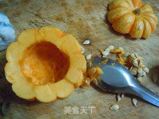 【太阳果炖牛奶蛋】--可以吃的容器的做法步骤:2
