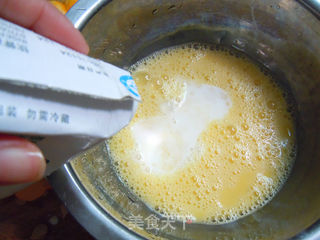 【太阳果炖牛奶蛋】--可以吃的容器的做法步骤:4
