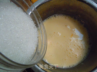 【太阳果炖牛奶蛋】--可以吃的容器的做法步骤:5