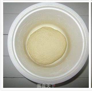 【焦糖香蕉花环包】用心做香浓水果香气的圣诞花环面包的做法步骤:2