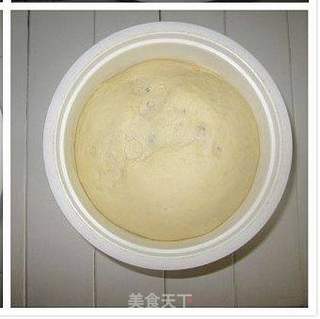 【焦糖香蕉花环包】用心做香浓水果香气的圣诞花环面包的做法步骤:3