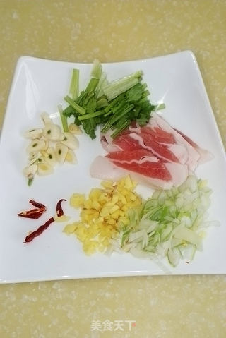 【炒大白菜】---考验厨师手艺高低的一道家常菜的做法步骤:2