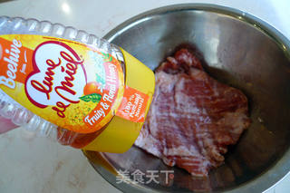 玫瑰露蜜汁叉烧的做法步骤：1