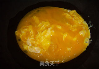 【素馅煎包】营养丰富的素馅煎包的做法步骤:2