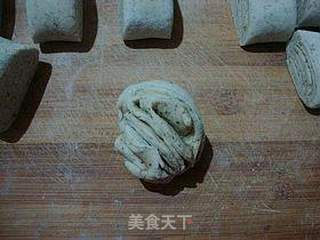 豆渣好去处---------【黑豆渣花卷】的做法步骤:14