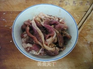 葱爆羊肉的做法步骤:2