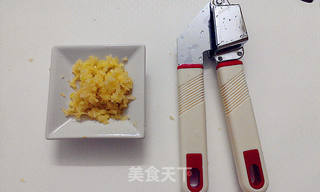 中式酱料の蒜泥酱——蒜泥白肉的做法步骤：1