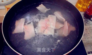 中式酱料の蒜泥酱——蒜泥白肉的做法步骤:4