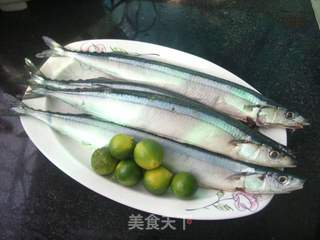 孜然烤秋刀鱼的做法步骤:2