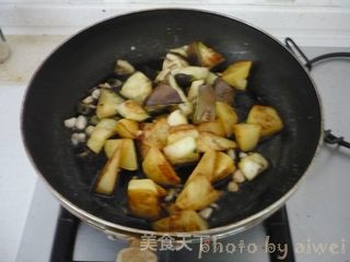少油版地三鲜的做法步骤:9