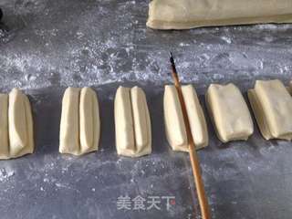 玉米油条的做法步骤:12