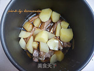 土豆焖排骨的做法步骤:9