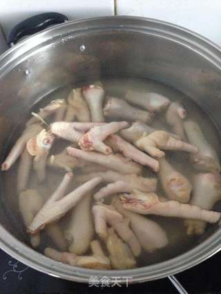 豉汁蒸凤爪的做法步骤:2
