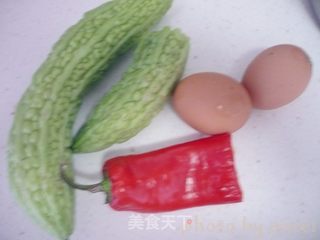苦瓜煎蛋的做法步骤：1
