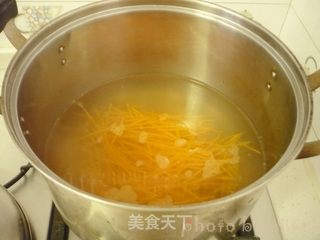 捞汁饺子皮的做法步骤:6