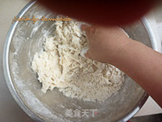 香豆粉花卷的做法步骤:2
