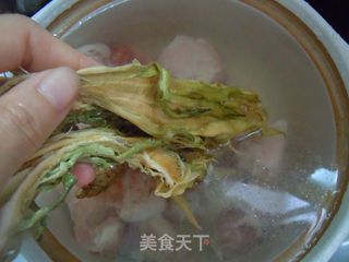 夏季营养汤汁---霸王花猪脚汤(砂锅煲)的做法步骤:3