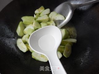 黑木耳炒丝瓜的做法步骤:7